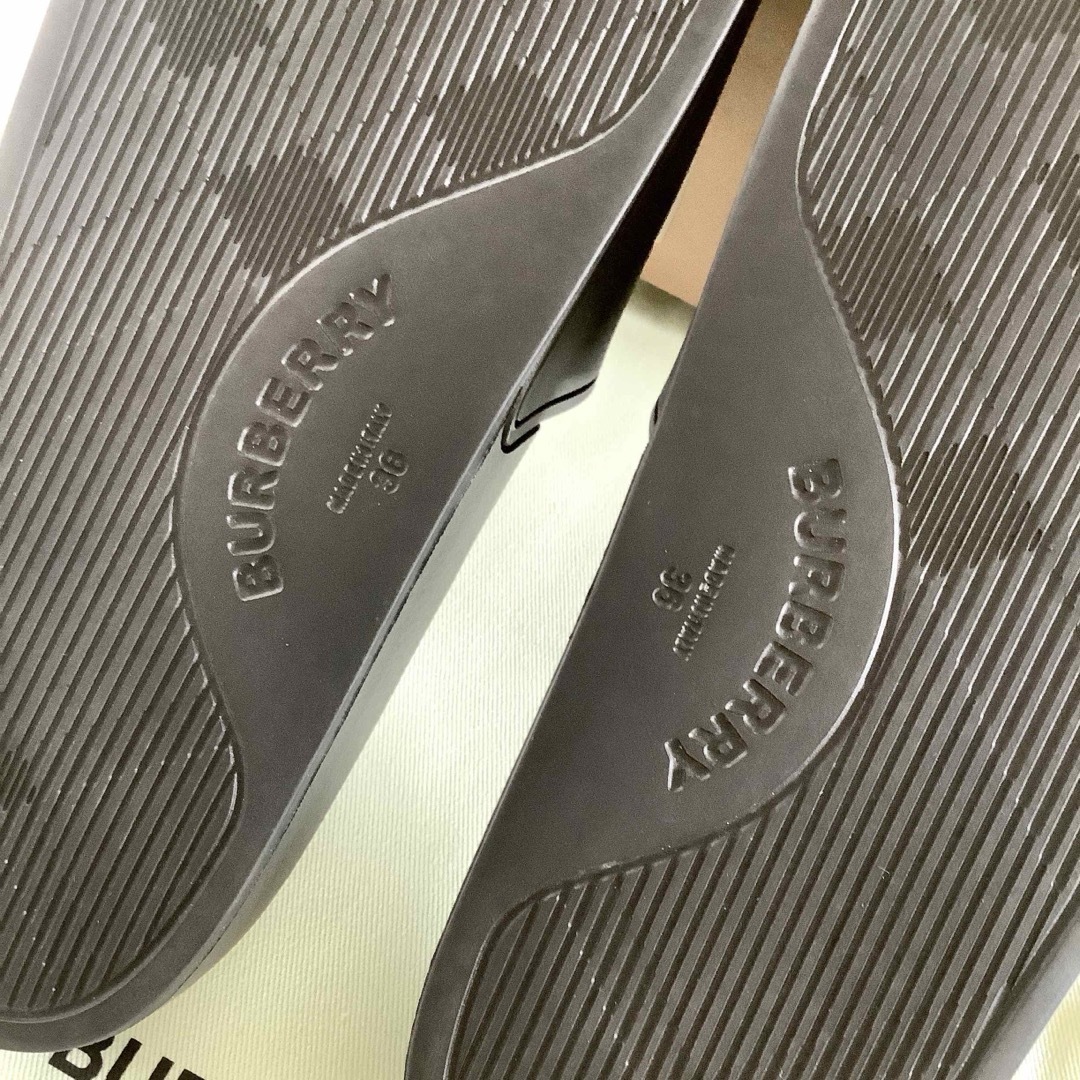 BURBERRY - 極美品!バーバリー ビッグロゴ スライドサンダル 23 BURBERRY - 極美品!バーバリー ビッグロゴ スライドサンダル 23
