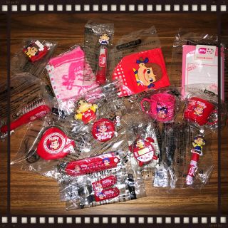 フジヤ(不二家)の【新品未開封】不二家 ペコちゃん♡文房具 食玩 小物セット(キャラクターグッズ)