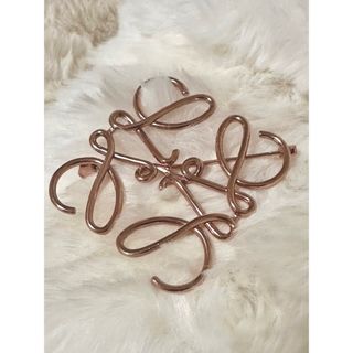 LOEWE(コサージュ/ブローチ)のフリマアイテム一覧 LOEWE(コサージュ/ブローチ)のフリマアイテム一覧