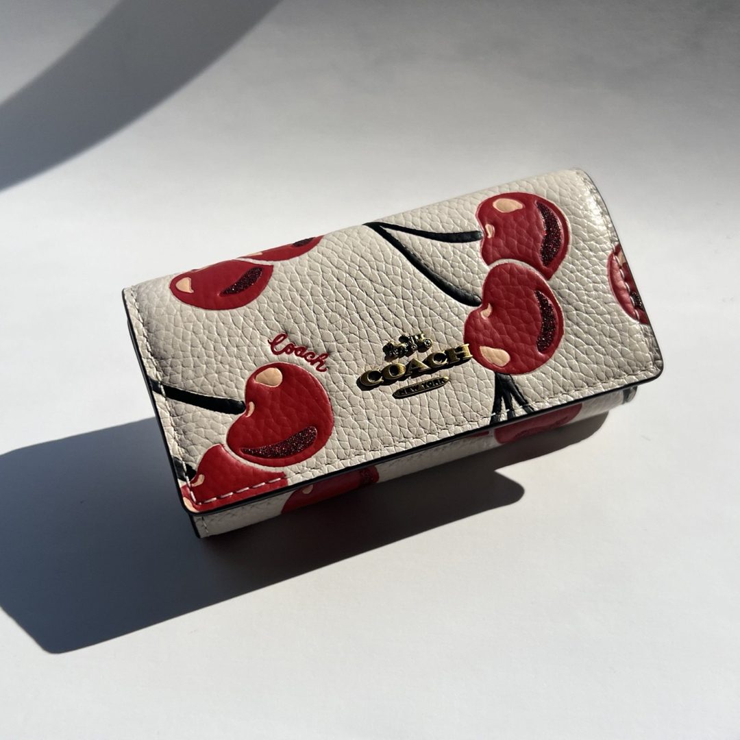 COACH - 【新品・未使用】COACH コーチ キーケース チェリーの COACH - 【新品・未使用】COACH コーチ キーケース チェリーの