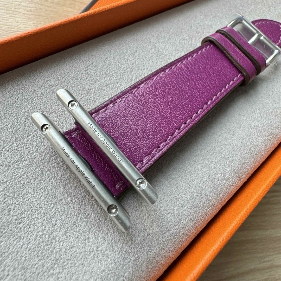 1933 Apple Watch エルメス アネモネ 紫 レザー HERMES 1933 Apple Watch エルメス アネモネ 紫 レザー HERMES