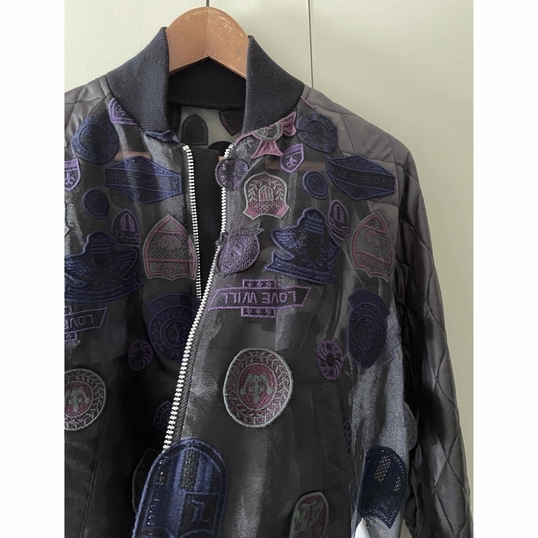 sacai ネイビー ワッペンデザインブルゾン sacai ネイビー ワッペンデザインブルゾン