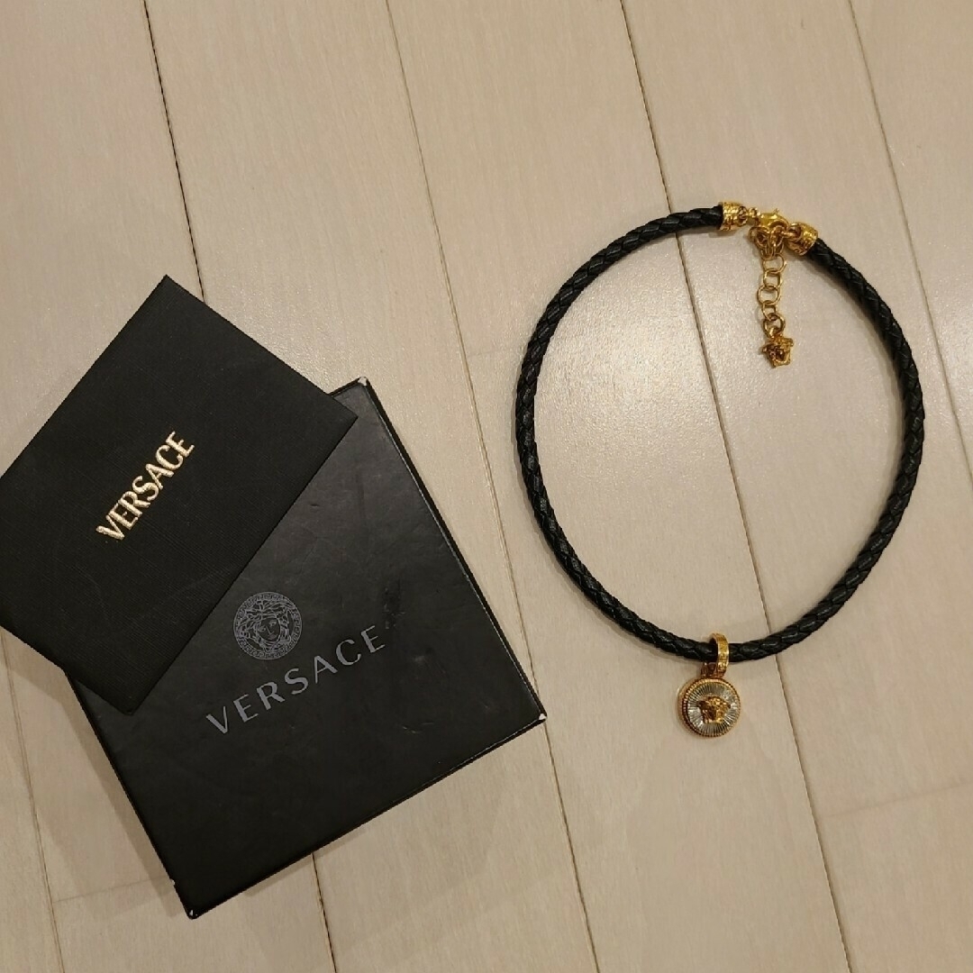 VERSACE - VERSACE】メドゥーサ ビギーレザー ネックレス VERSACE - VERSACE】メドゥーサ ビギーレザー ネックレス
