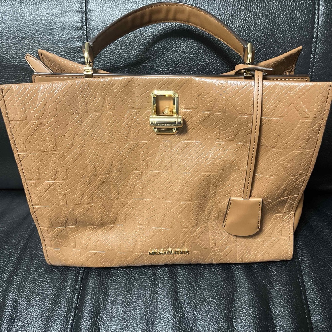 MICHAEL KORS - MICHEAL KORS ベージュ 型押し トートバッグ