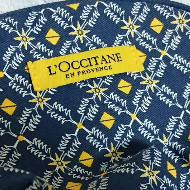 L'OCCITANE(ロクシタン)の〔新品未使用〕ロクシタン☆ノベルティポーチ レディースのファッション小物(ポーチ)の商品写真