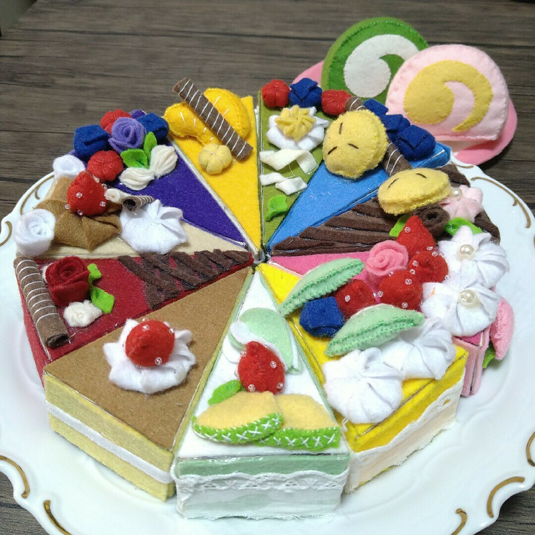 ハンドメイド フェルト ホール ケーキ ロールケーキ お皿付き ハンドメイド フェルト ホール ケーキ ロールケーキ お皿付き