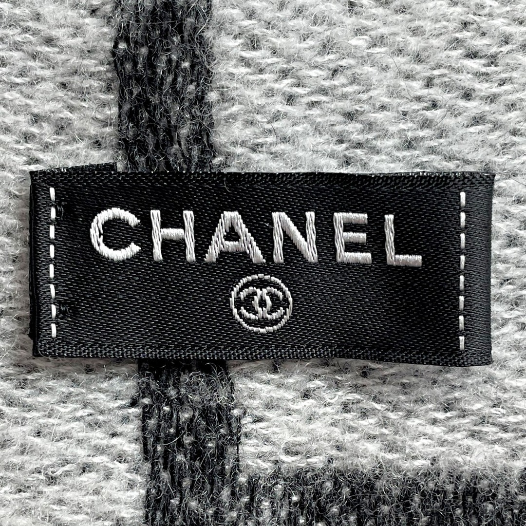 CHANEL ロゴ入り ブランケット ストール グレー 膝掛け ファッション CHANEL ロゴ入り ブランケット ストール グレー 膝掛け ファッション