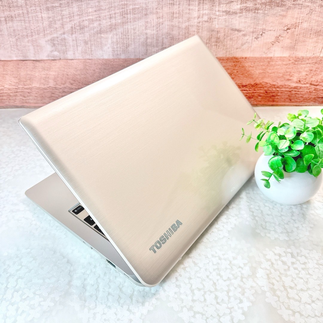 小型✨東芝❣️タッチパネル❣️WEBカメラ✨ゴールドノート