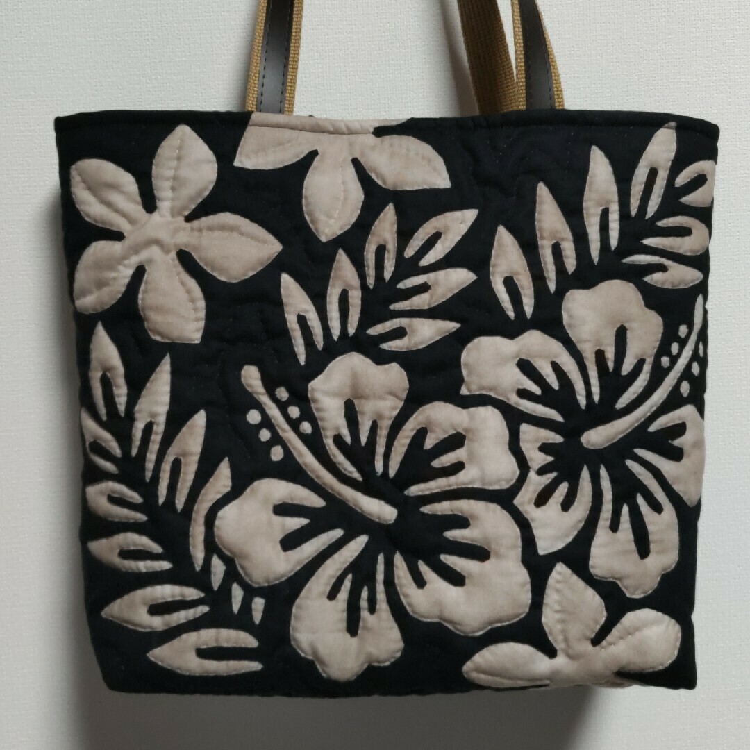 ハイビスカスのハワイアンキルトバッグ・ハンドメイド - トート ハイビスカスのハワイアンキルトバッグ・ハンドメイド - トート