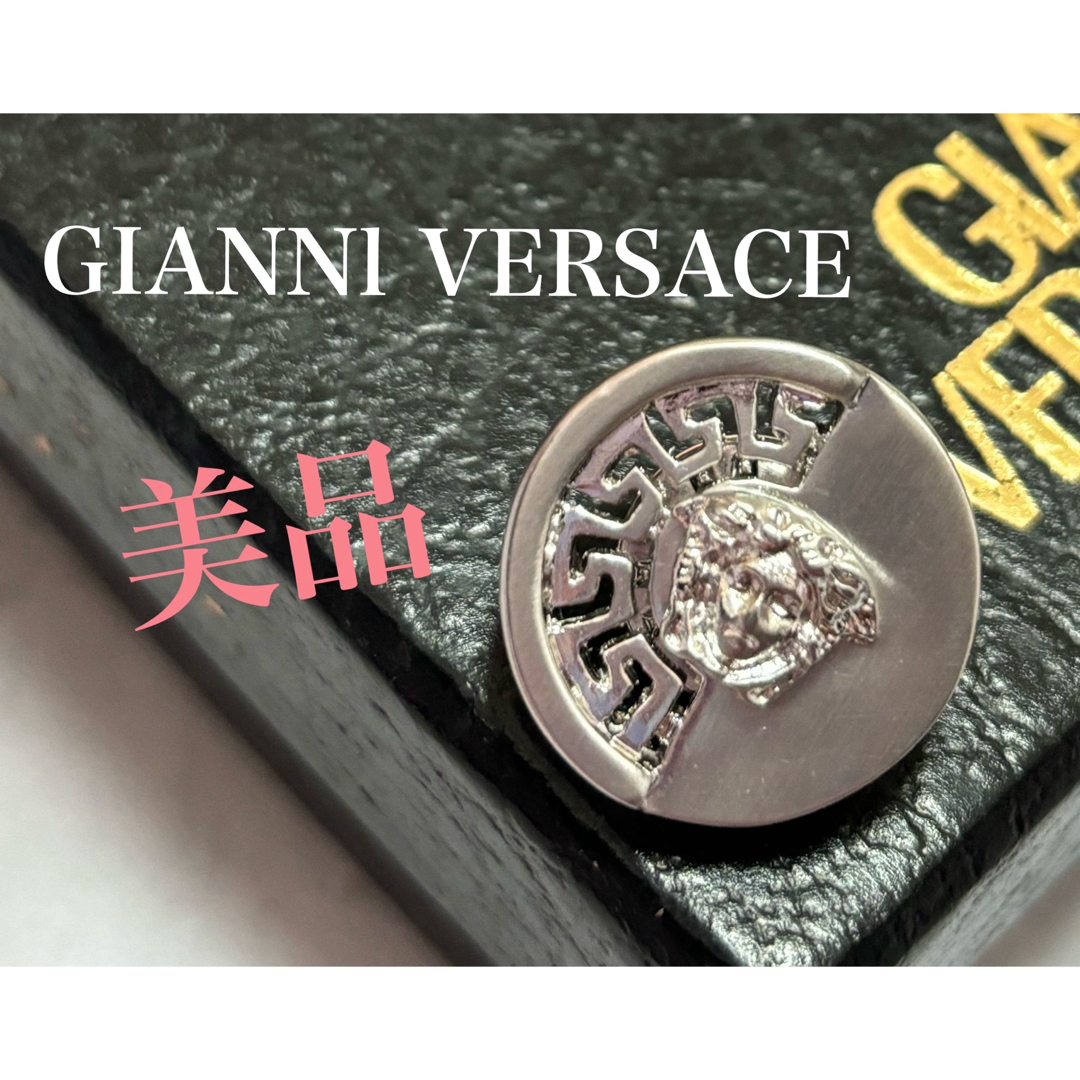 GIANNI VERSACE】(ジャンニヴェルサーチ)希少ブローチ【送料込み】 GIANNI VERSACE】(ジャンニヴェルサーチ)希少ブローチ【送料込み】