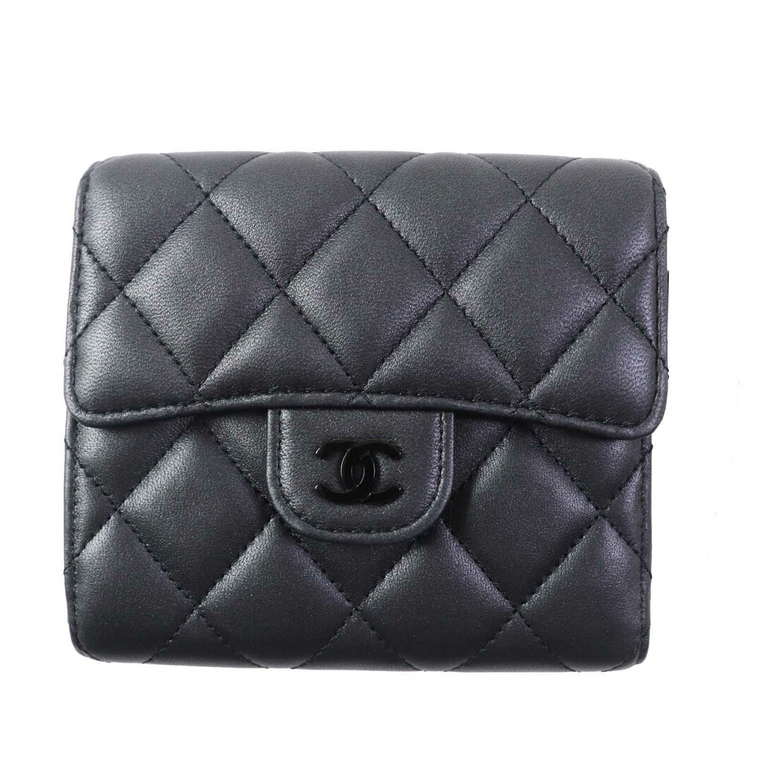 CHANEL - 極美品◎CHANEL シャネル AP0231 タイムレス クラシック スモール フラップ ウォレット マトラッセ 三つ折り財布 ブラック ブラック金具 箱・保存袋付き フランス製 レディース
