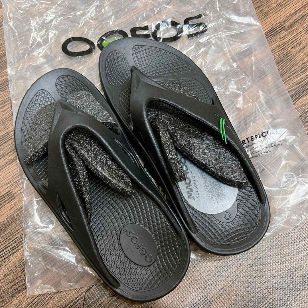 OOFOS - OOFOS ウーフォス ブラック EU42 28cmの通販 by OOFOS - OOFOS ウーフォス ブラック EU42 28cmの通販 by