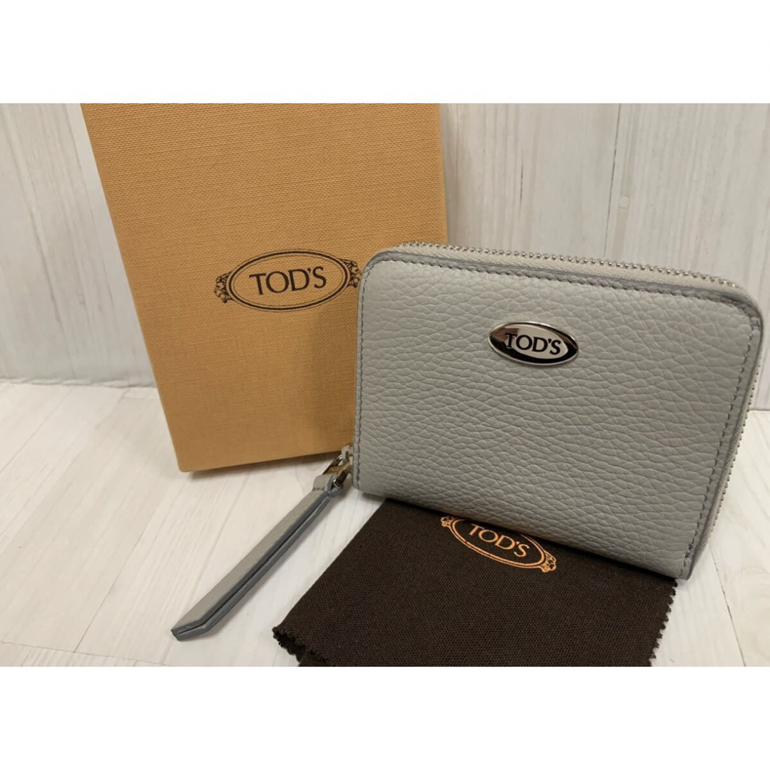 未使用 トッズ TODS 2つ折り財布 ラウンド ファスナー グレー 未使用 トッズ TODS 2つ折り財布 ラウンド ファスナー グレー