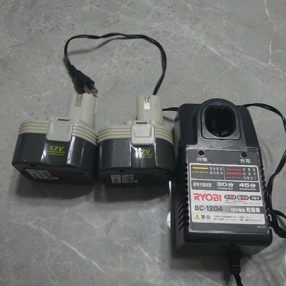 RYOBI - RYOBI BC-1204 12V用充電器 バッテリー2個付きの通販 by RYOBI - RYOBI BC-1204 12V用充電器 バッテリー2個付きの通販 by
