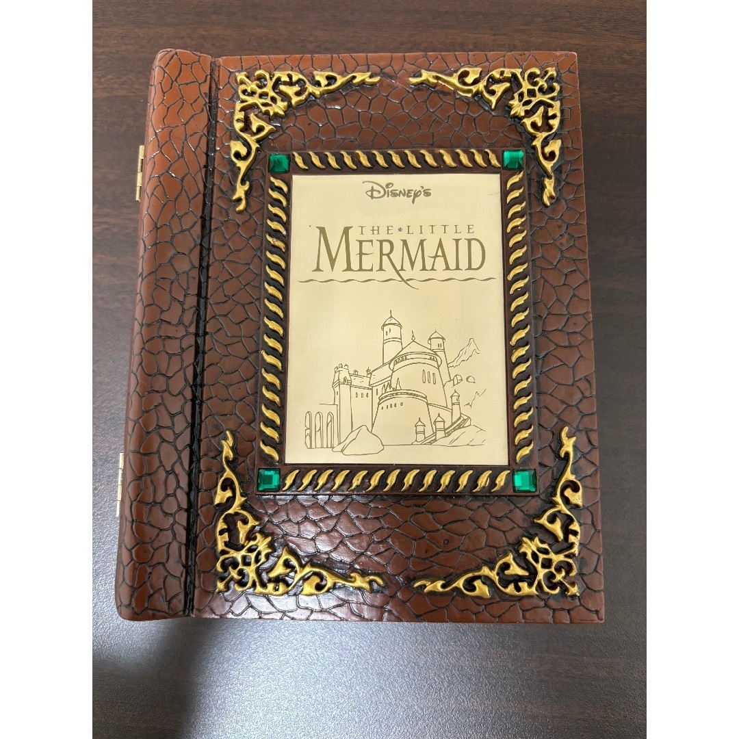 the little mermaid 腕時計&ピンバッジ 2500個 ストア限定 the little mermaid 腕時計&ピンバッジ 2500個 ストア限定