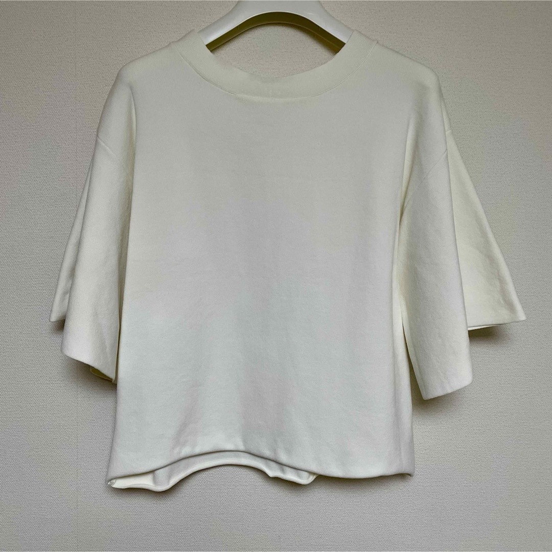 Lilly Lynque(リリーリン)のLILLY LYNQUE リリーリン　フレアー袖　Mサイズ　アイボリー レディースのトップス(カットソー(半袖/袖なし))の商品写真
