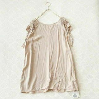ノーブル(Noble)のNOBLEノーブル　未使用品　ノースリーブ　トップス　ブラウス　ベージュ系(シャツ/ブラウス(半袖/袖なし))