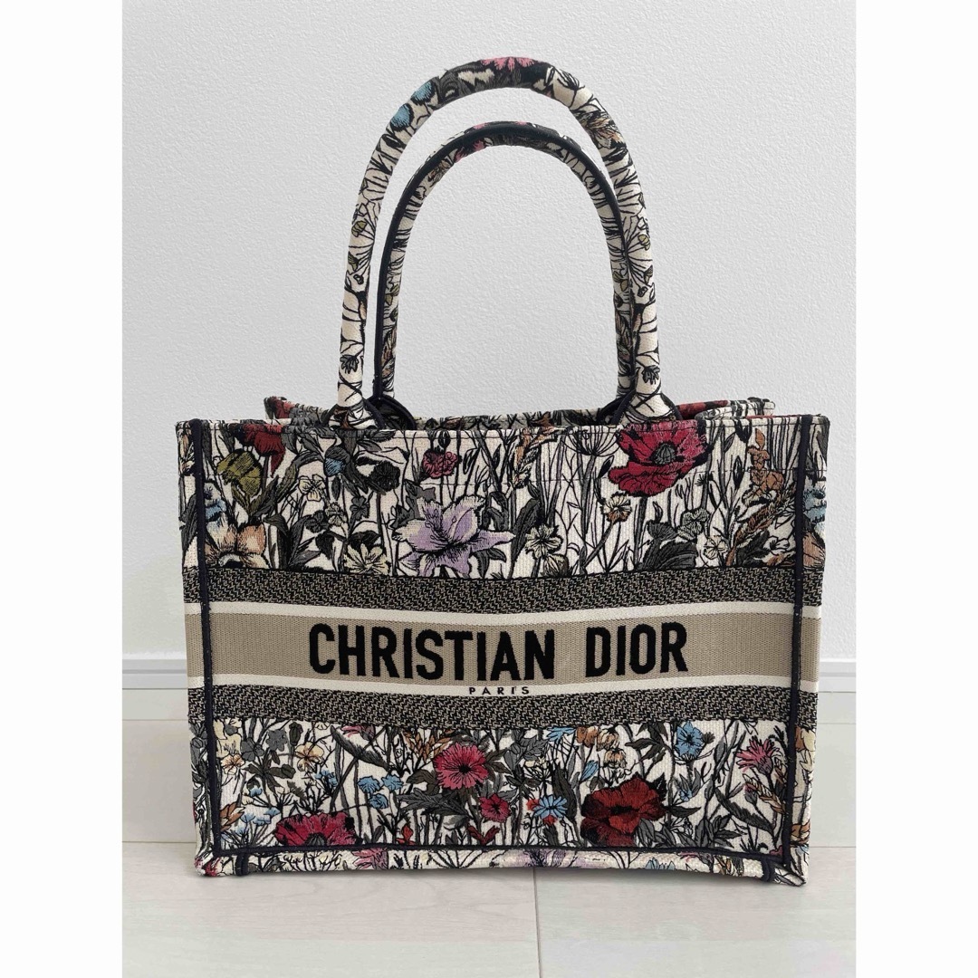 Christian Dior - Dior ブックトート Christian Diorのトートバッグ Christian Dior - Dior ブックトート Christian Diorのトートバッグ