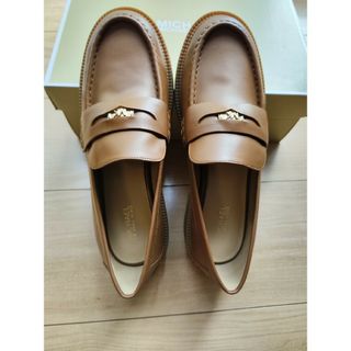 MICHAEL KORS(ローファー/革靴)のフリマアイテム一覧 MICHAEL KORS(ローファー/革靴)のフリマアイテム一覧