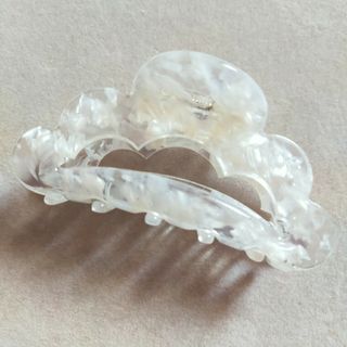 スリーコインズ(3COINS)の3COINS クリアラウンドバンス ホワイト(バレッタ/ヘアクリップ)