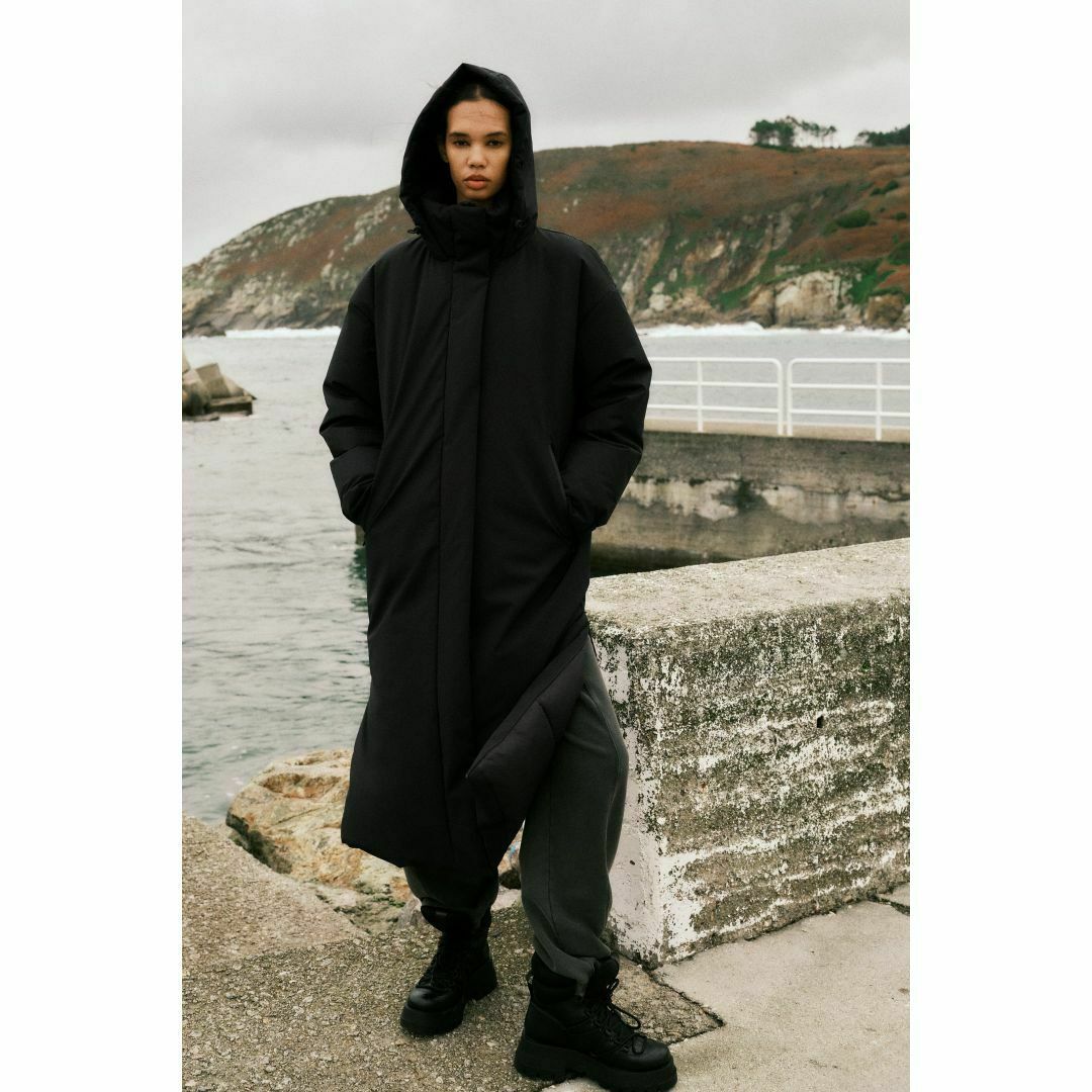 ZARA - 新品ZARAショルダーバンド付オーバーサイズ防水ダウン ZARA - 新品ZARAショルダーバンド付オーバーサイズ防水ダウン