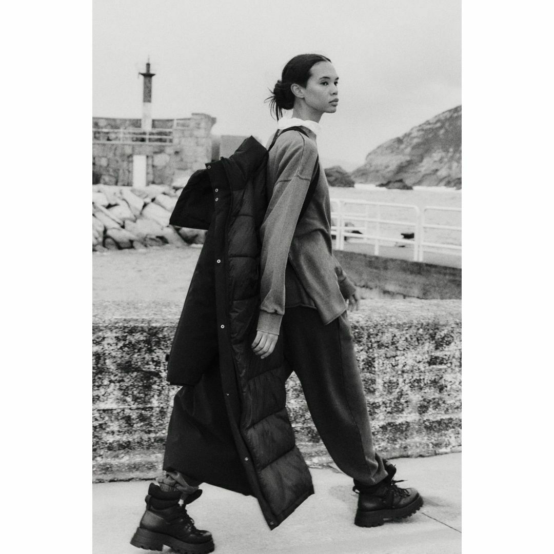 ZARA - 新品ZARAショルダーバンド付オーバーサイズ防水ダウン ZARA - 新品ZARAショルダーバンド付オーバーサイズ防水ダウン