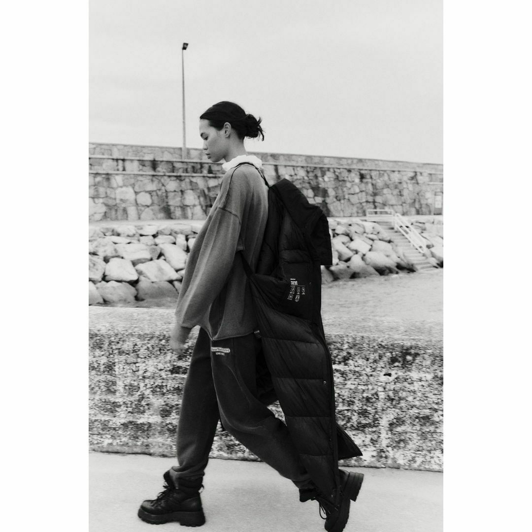 ZARA - 新品ZARAショルダーバンド付オーバーサイズ防水ダウン ZARA - 新品ZARAショルダーバンド付オーバーサイズ防水ダウン
