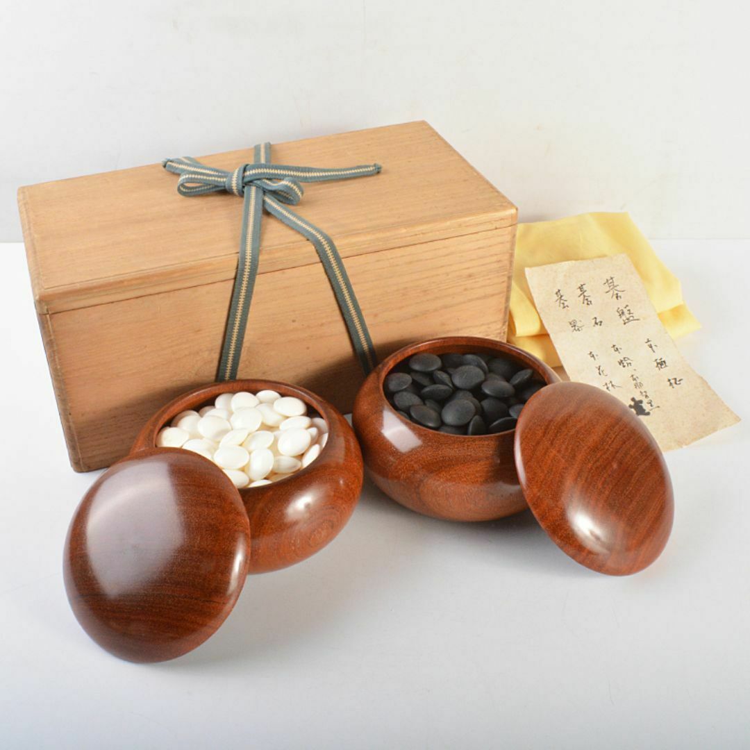 囲碁 鱗屋精製 本蛤碁石 那智黒碁石 本花梨碁笥 一套 共 囲碁 鱗屋精製 本蛤碁石 那智黒碁石 本花梨碁笥 一套 共