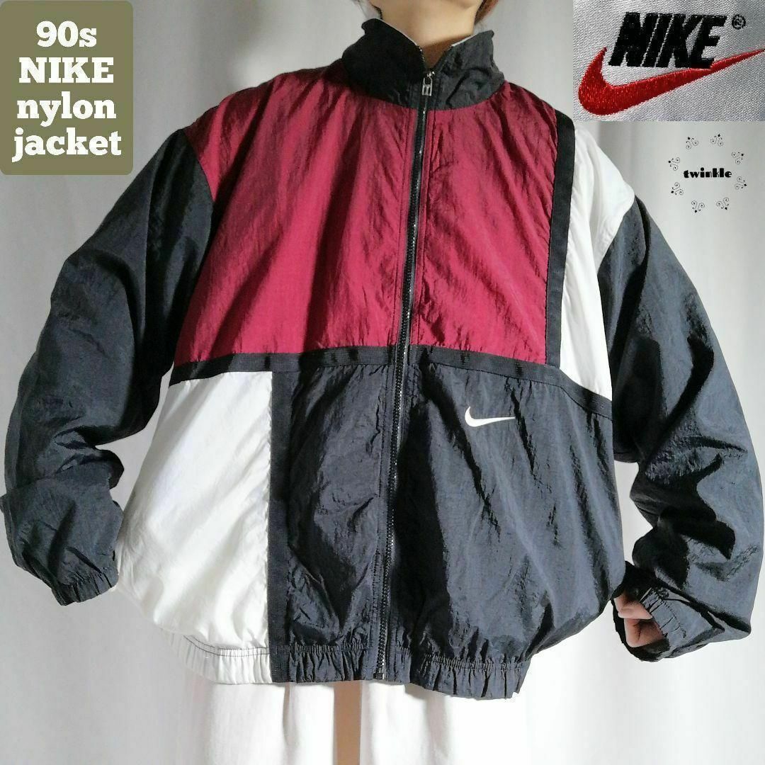 NIKE - 90年代NIKEマルチカラー刺繍ロゴナイロンジャケット黒赤 NIKE - 90年代NIKEマルチカラー刺繍ロゴナイロンジャケット黒赤