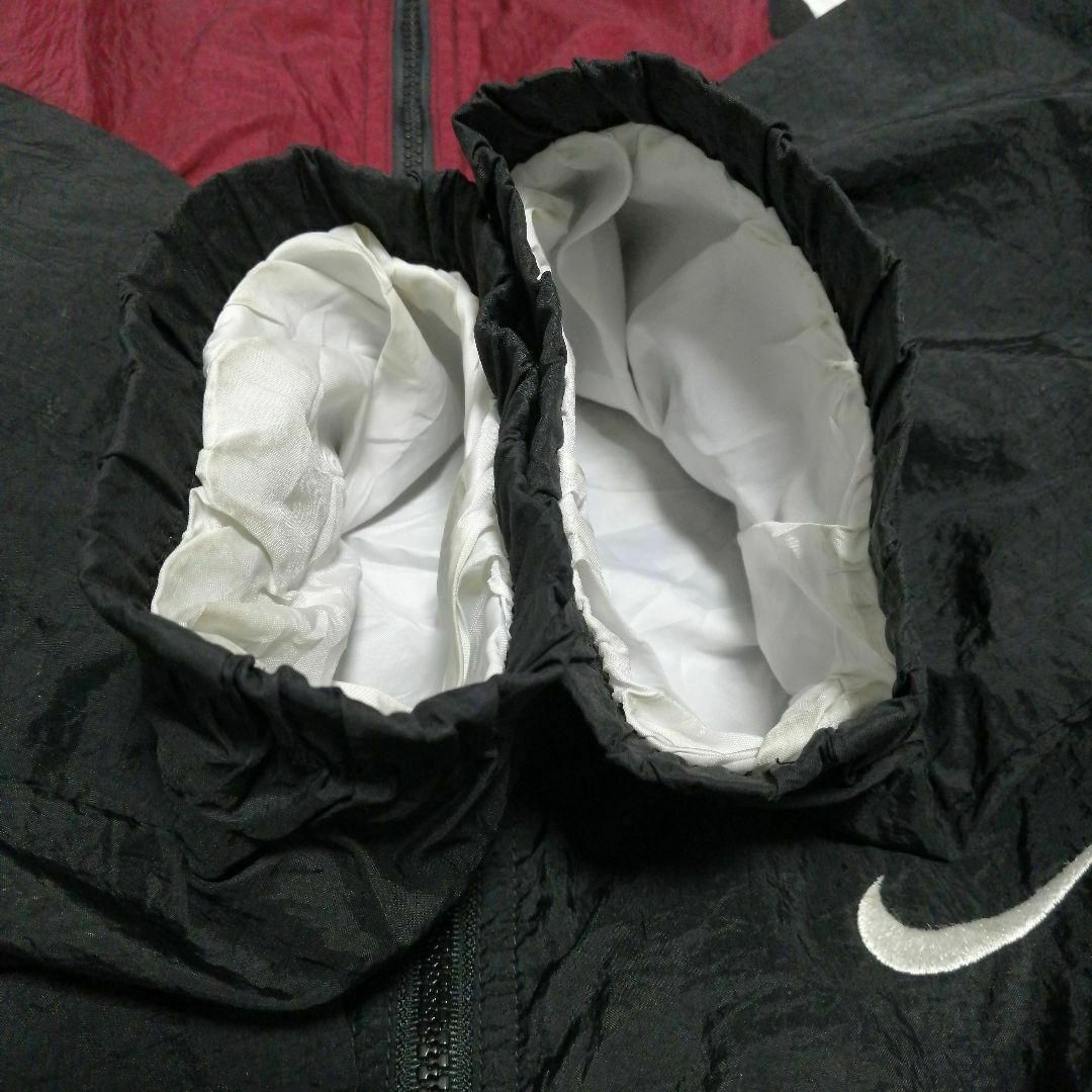 NIKE - 90年代NIKEマルチカラー刺繍ロゴナイロンジャケット黒赤 NIKE - 90年代NIKEマルチカラー刺繍ロゴナイロンジャケット黒赤