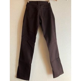 ユニクロ(UNIQLO)のユニクロ　UJ レディース　ストレートパンツ　56cm ブラウン　茶色(カジュアルパンツ)