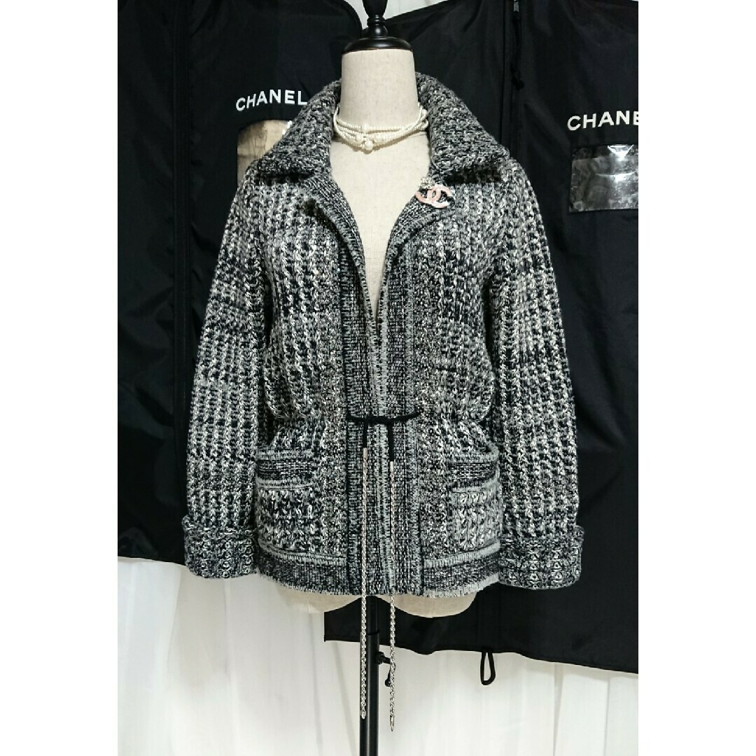 CHANEL - シャネル❤️キラキラ➕ロゴボタン❤️肉厚ニット CHANEL - シャネル❤️キラキラ➕ロゴボタン❤️肉厚ニット