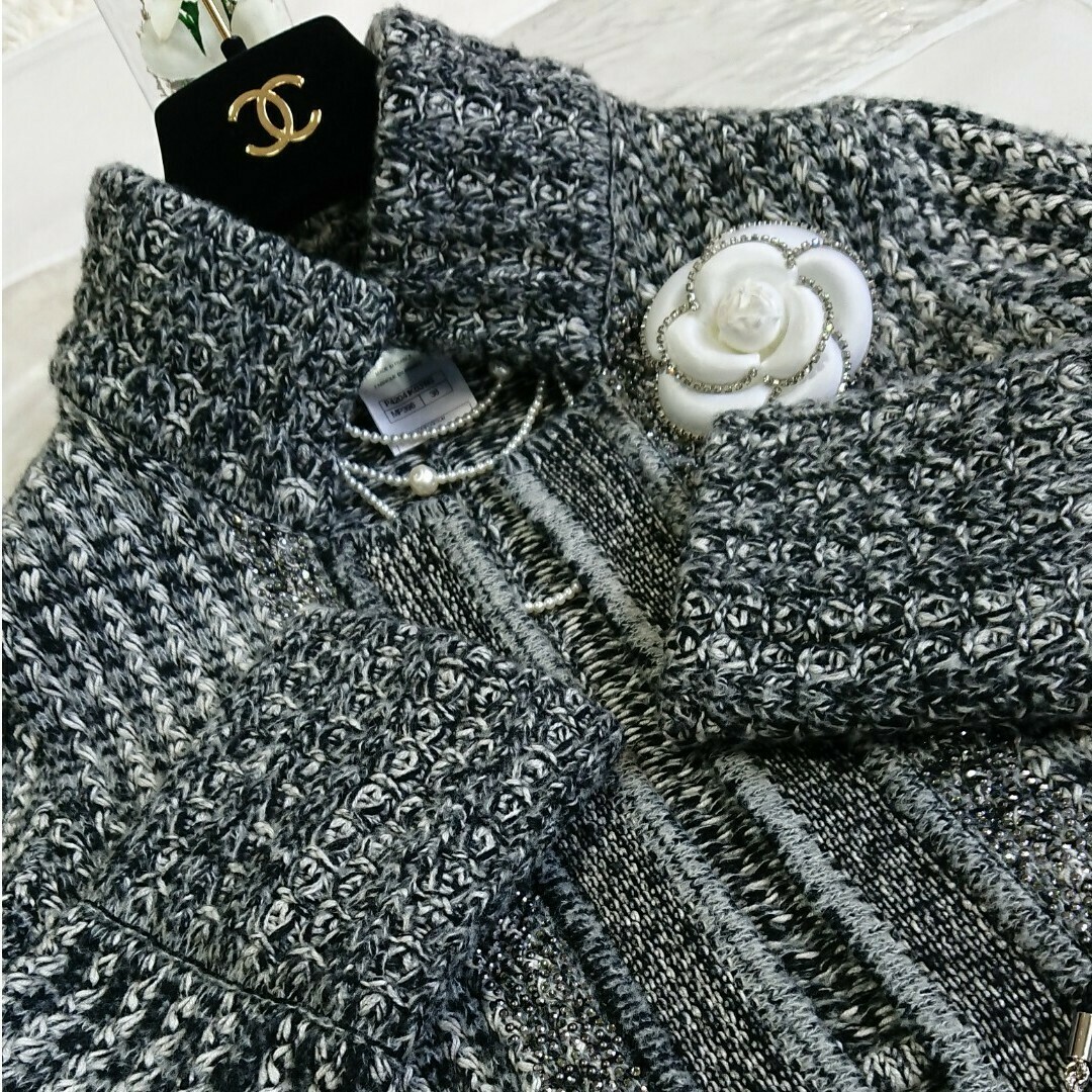 CHANEL - シャネル❤️キラキラ➕ロゴボタン❤️肉厚ニット CHANEL - シャネル❤️キラキラ➕ロゴボタン❤️肉厚ニット