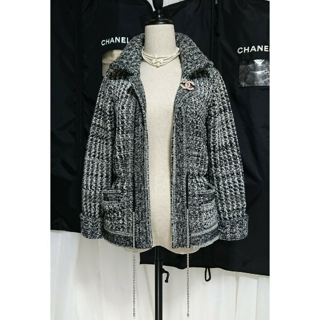 CHANEL - シャネル❤️キラキラ➕ロゴボタン❤️肉厚ニット CHANEL - シャネル❤️キラキラ➕ロゴボタン❤️肉厚ニット