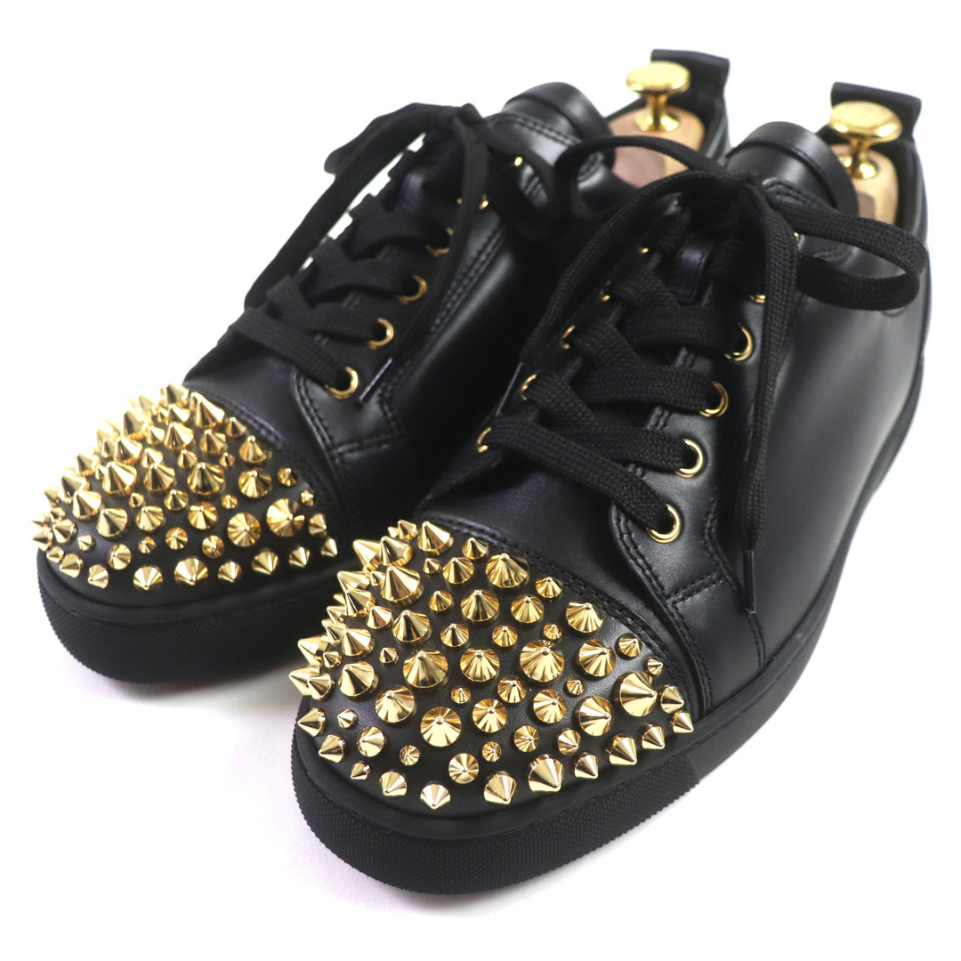 Christian Louboutin - 未使用品▼Christian Louboutin クリスチャンルブタン LOUIS JUNIR SPIKES 2022 N レザー ローカットスニーカー ブラック ゴールド 41.5 保存袋付き イタリア製 メンズ 定価141,900円