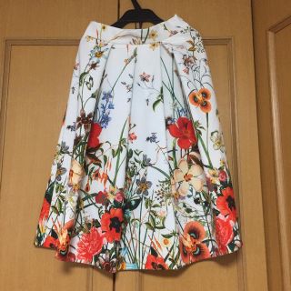 ザラ(ZARA)のザラ花柄スカート(ひざ丈スカート)