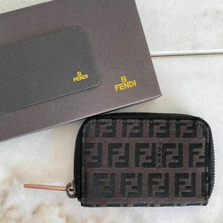 FENDI(キーホルダー ・ ゴールド/金色系)のフリマアイテム一覧 FENDI(キーホルダー ・ ゴールド/金色系)のフリマアイテム一覧
