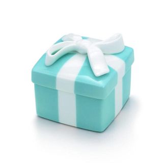 ティファニー(Tiffany & Co.)の【ハイビスカス様専用】ティファニー♡ 小物入れ♡ 陶器ボックス♡(小物入れ)