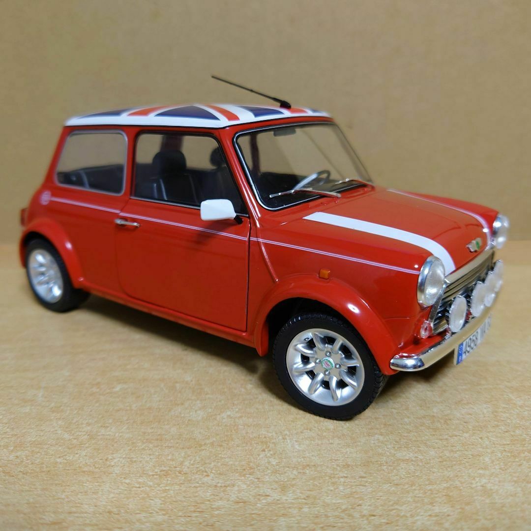 2台セット 1/18 ルノー4CV & ミニクーパースポーツ ユニオンジャック 2台セット 1/18 ルノー4CV & ミニクーパースポーツ ユニオンジャック