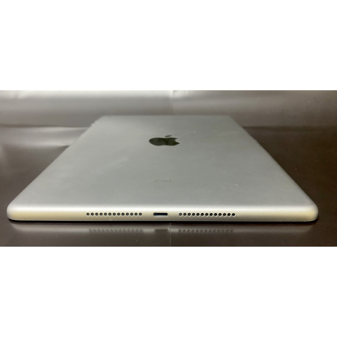ほぼ新品‼️ iPad 9.7インチ 第五世代 32GB+バッテリー+ガラス付き ほぼ新品‼️ iPad 9.7インチ 第五世代 32GB+バッテリー+ガラス付き