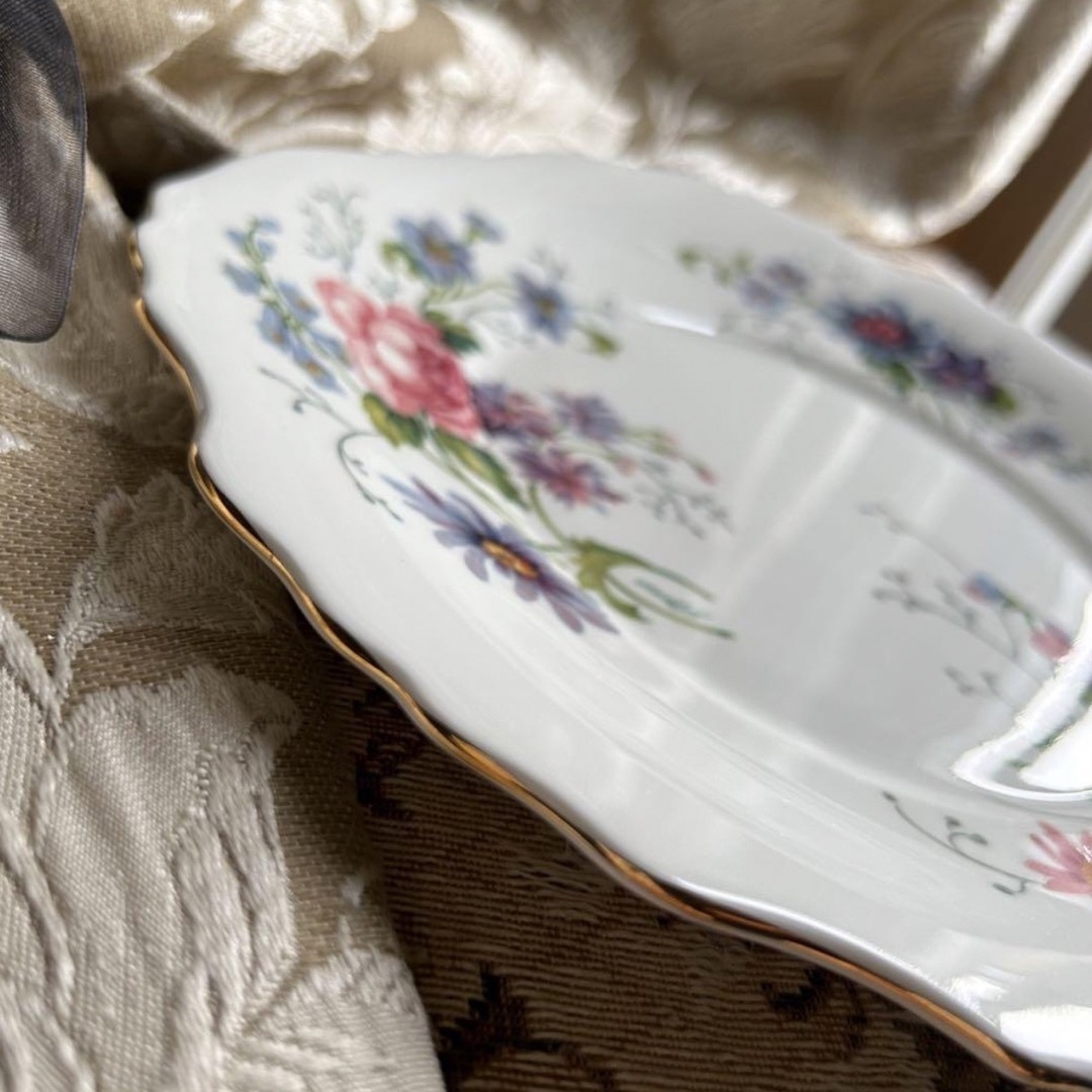 英国製 CROWN STAFFORDSHIRE❁瑞々しいお花と金彩プレート 英国製 CROWN STAFFORDSHIRE❁瑞々しいお花と金彩プレート