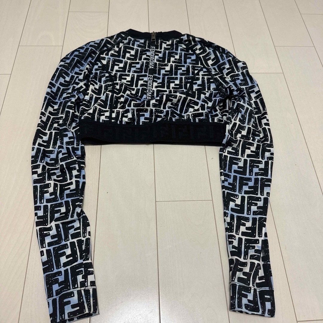 FENDI - FENDI☆ロゴプリントジップアップ36長袖トップス サイズ FENDI - FENDI☆ロゴプリントジップアップ36長袖トップス サイズ