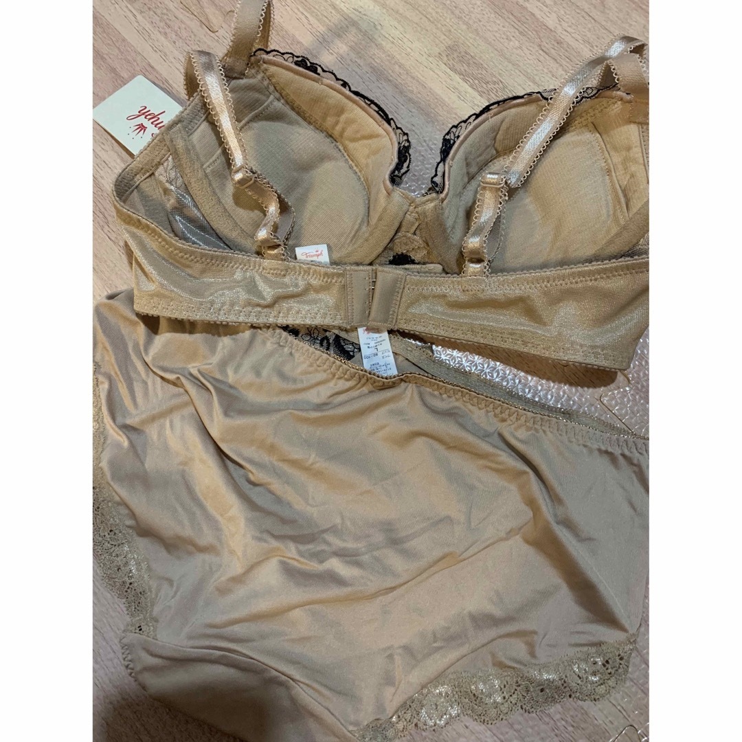 Triumph - トリンプ B70 L 新品未使用 ブラショーツセット 値札 Triumph - トリンプ B70 L 新品未使用 ブラショーツセット 値札