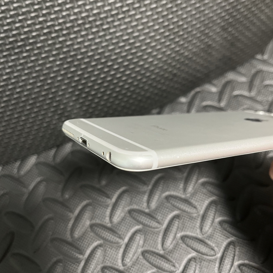iPhone(アイフォーン)のiPhone6plus シルバー スマホ/家電/カメラのスマートフォン/携帯電話(スマートフォン本体)の商品写真