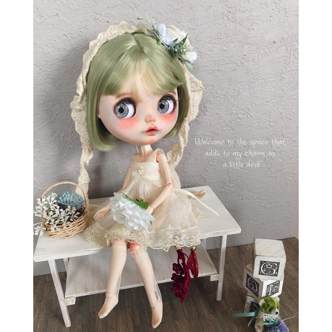 フロイラインの夢 パールホワイト&ブルーの小花柄のボリューム フロイラインの夢 パールホワイト&ブルーの小花柄のボリューム