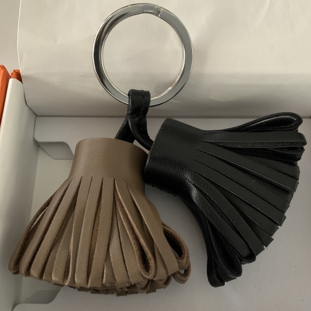 HERMES 持と カルメン キーホルダー ブラック 入手困難 HERMES 持と カルメン キーホルダー ブラック 入手困難