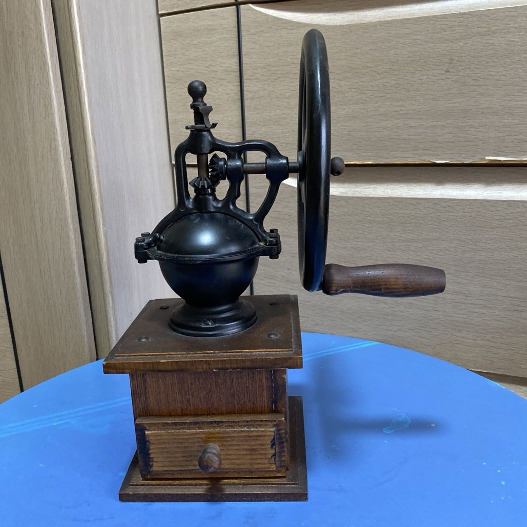 手挽き コーヒーミル レトロ アンティーク希少の通販 by AK's 手挽き コーヒーミル レトロ アンティーク希少の通販 by AK's