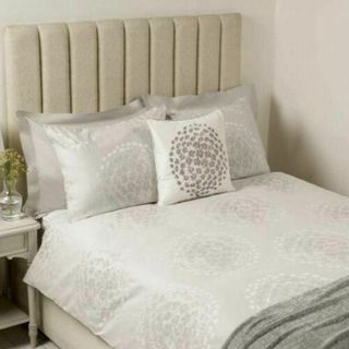 LAURA ASHLEY(寝具)のフリマアイテム一覧 LAURA ASHLEY(寝具)のフリマアイテム一覧