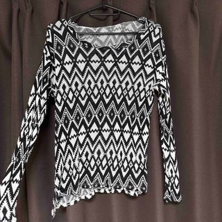 エイチアンドエム(H&M)の白黒トップス(カットソー(長袖/七分))