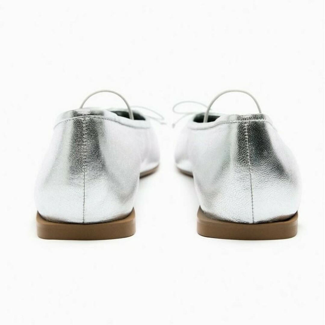 ZARA - ZARA メタリックレザーフラットシューズ リボン ZARA - ZARA メタリックレザーフラットシューズ リボン